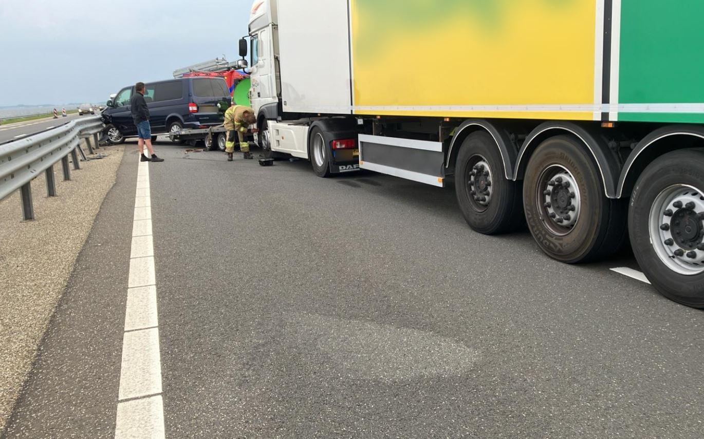 Vier Gewonden Bij Ongeluk Op Afsluitdijk Bestuurder Aangehouden Op