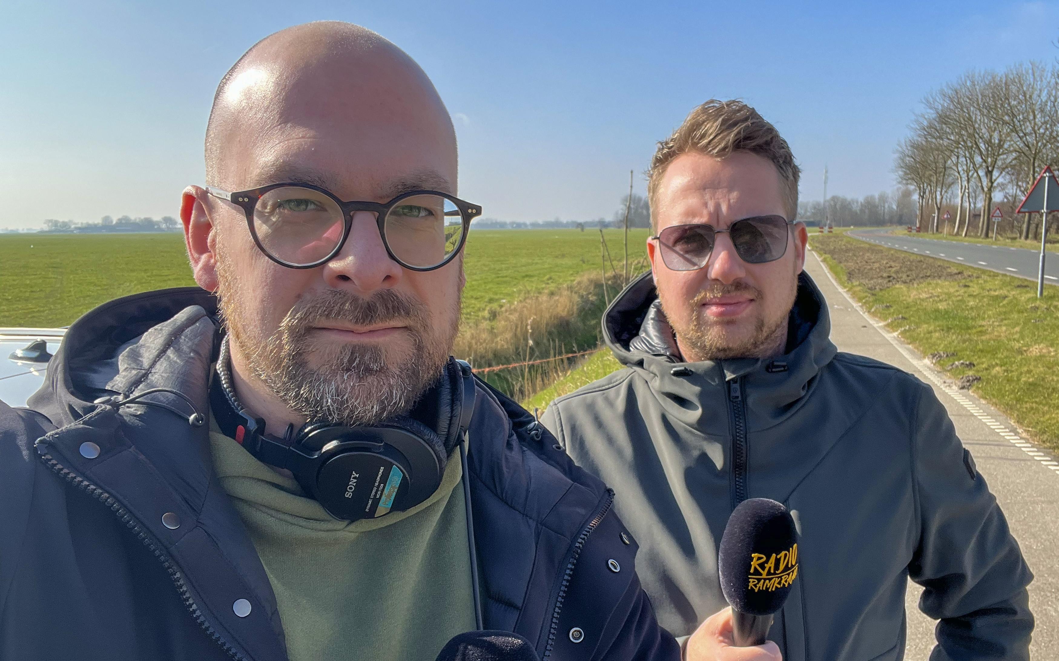 Jeroen Kelderman en Sander Dekker langs de Boventilsterweg bij Oldehove.