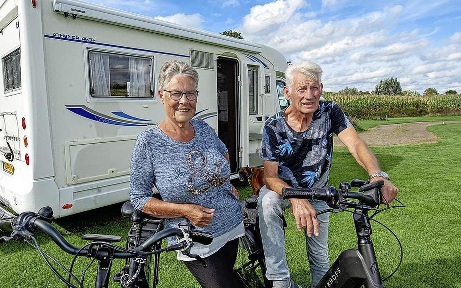 Wilma en Cor Sachs op camperpark De Vlinder in Hengelo.