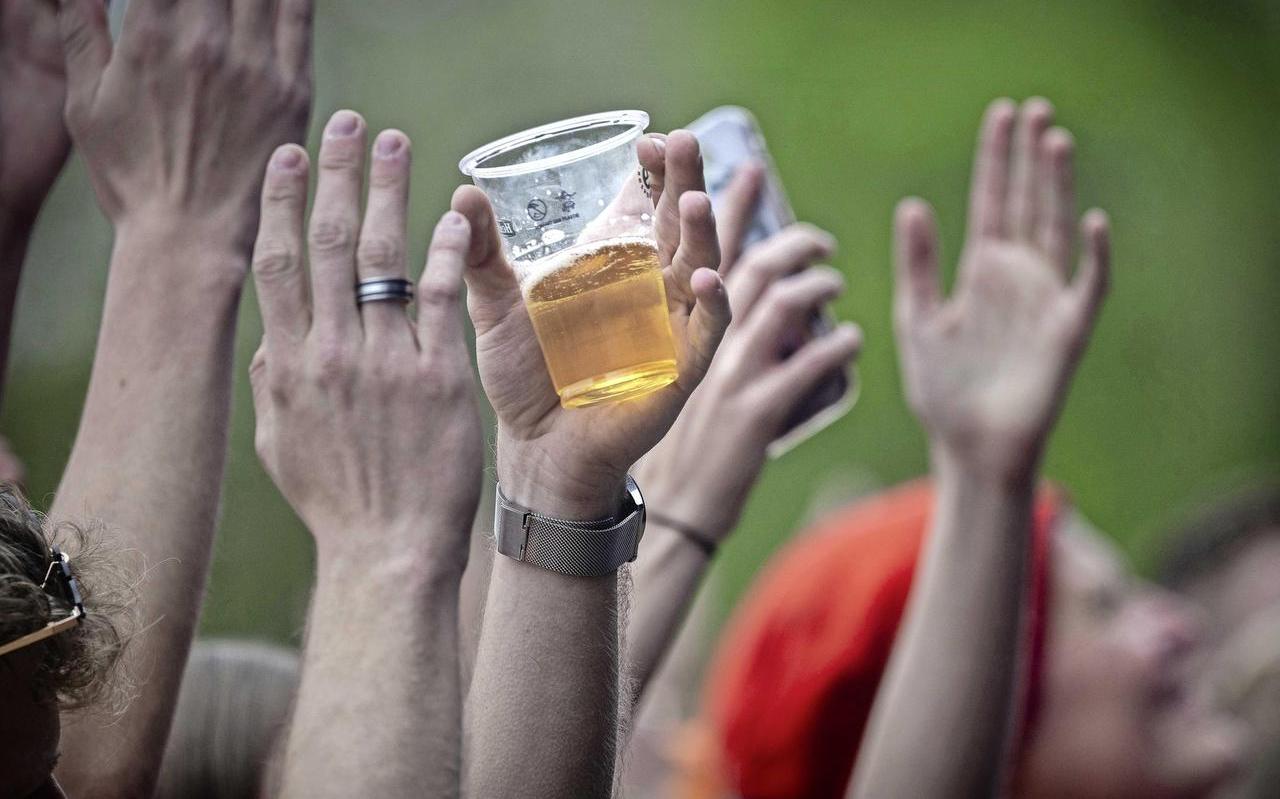 Het bier vloeide bij velen weer rijkelijk tijdens Koningsdag. En dan is er een dag later die onvermijdelijke kater... Het bier vloeide bij velen weer rijkelijk tijdens Koningsdag. En dan is er een dag later die onvermijdelijke kater...