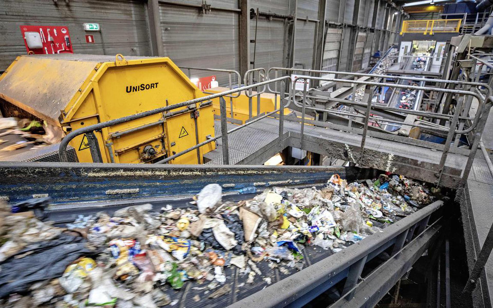 Volle Luiers Bij Het Plastic Afval: Veel Vuilnis Alsnog Verbrand Door ...