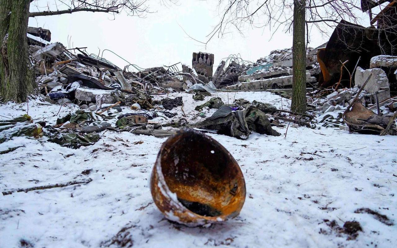 De resten van een gebouw waar Russische militairen ingekwartierd waren en dat is beschoten door de Oekraïense strijdkrachten. De resten van een gebouw waar Russische militairen ingekwartierd waren en dat is beschoten door de Oekraïense strijdkrachten.