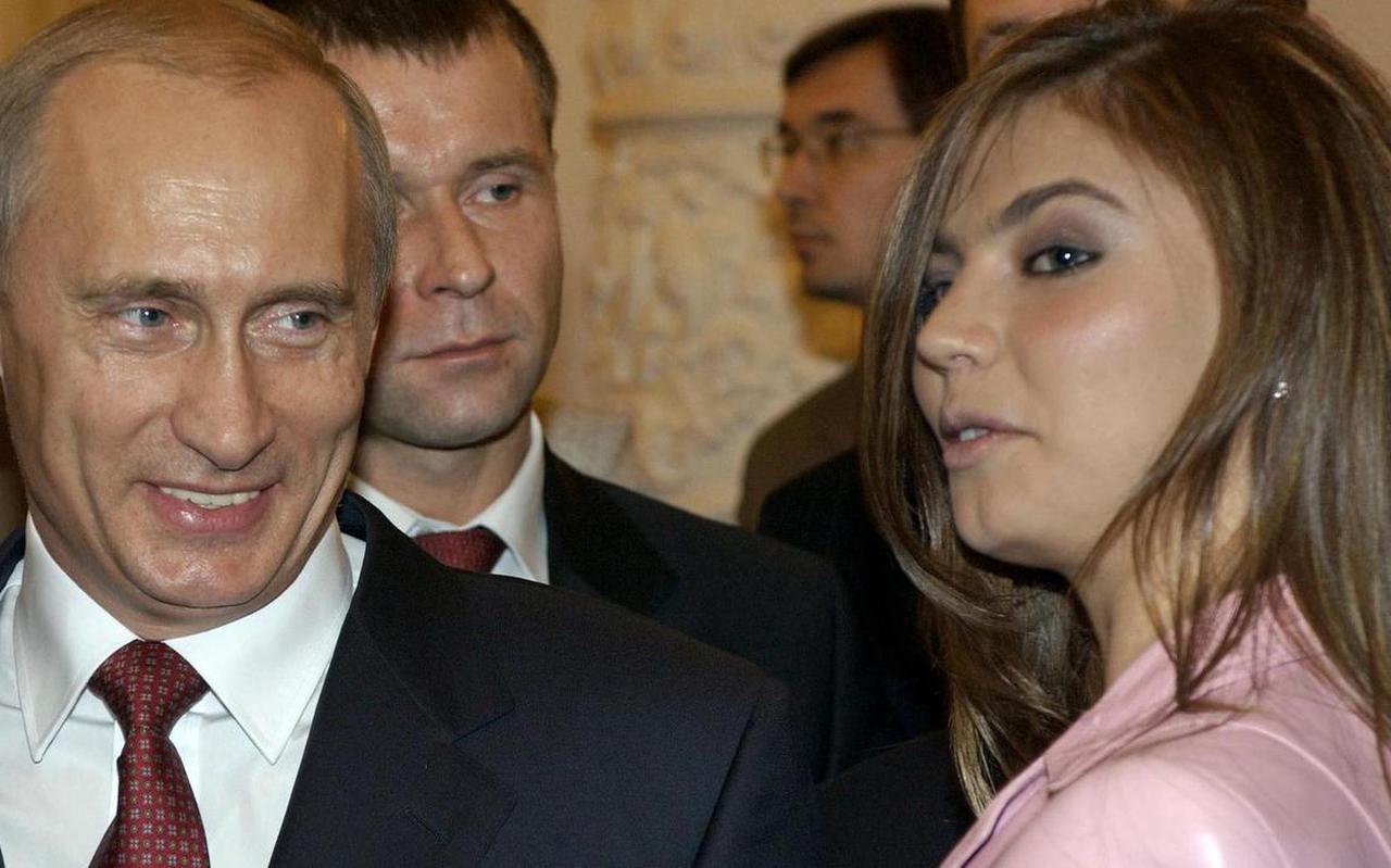 Poetin (70) en zijn vermoedelijke vriendin Alina Kabaeva (39) in 2004.