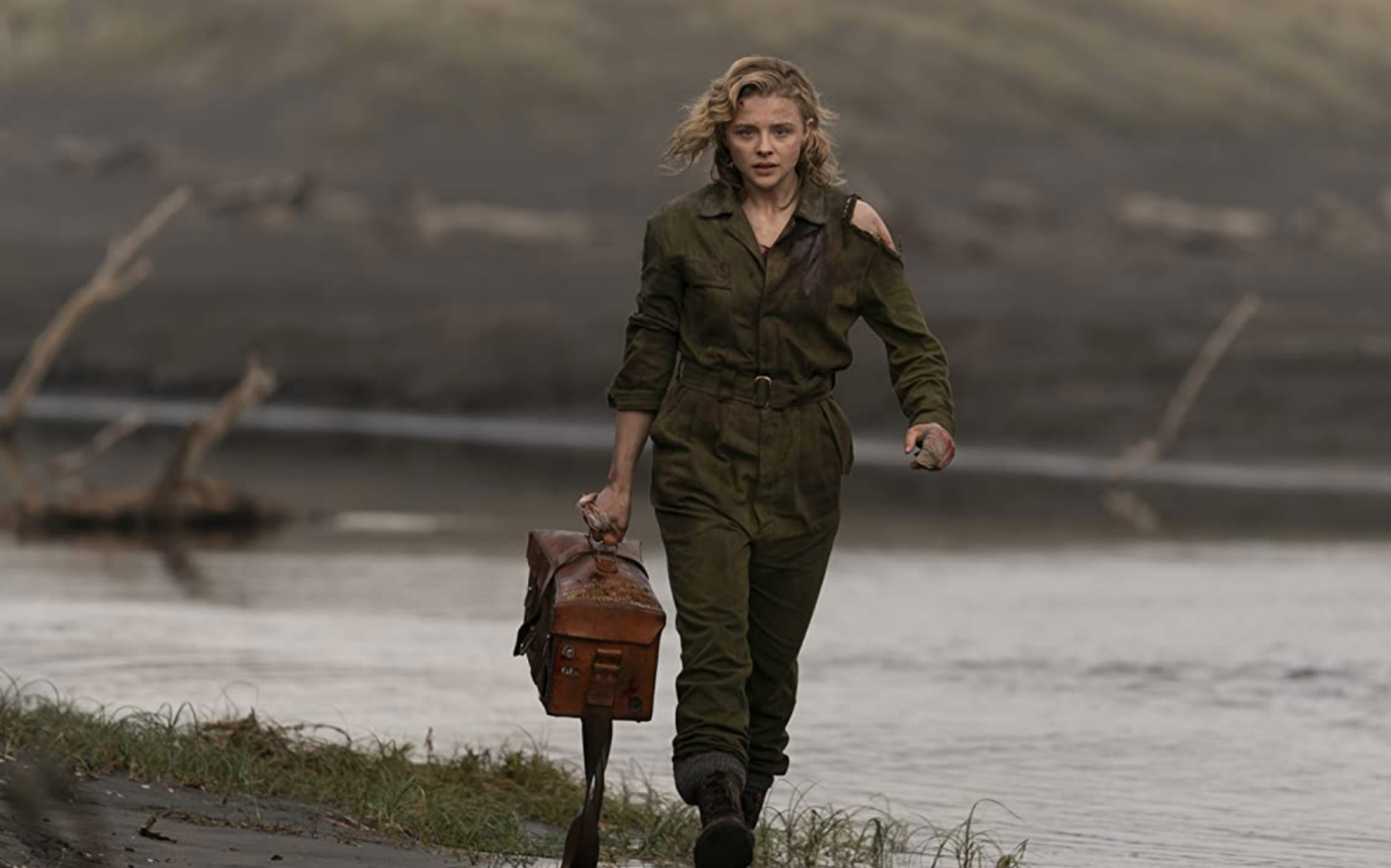 Buitenissige plotkronkels en feministische stellingname: monsterfilm 'Shadow in the cloud' is een st
