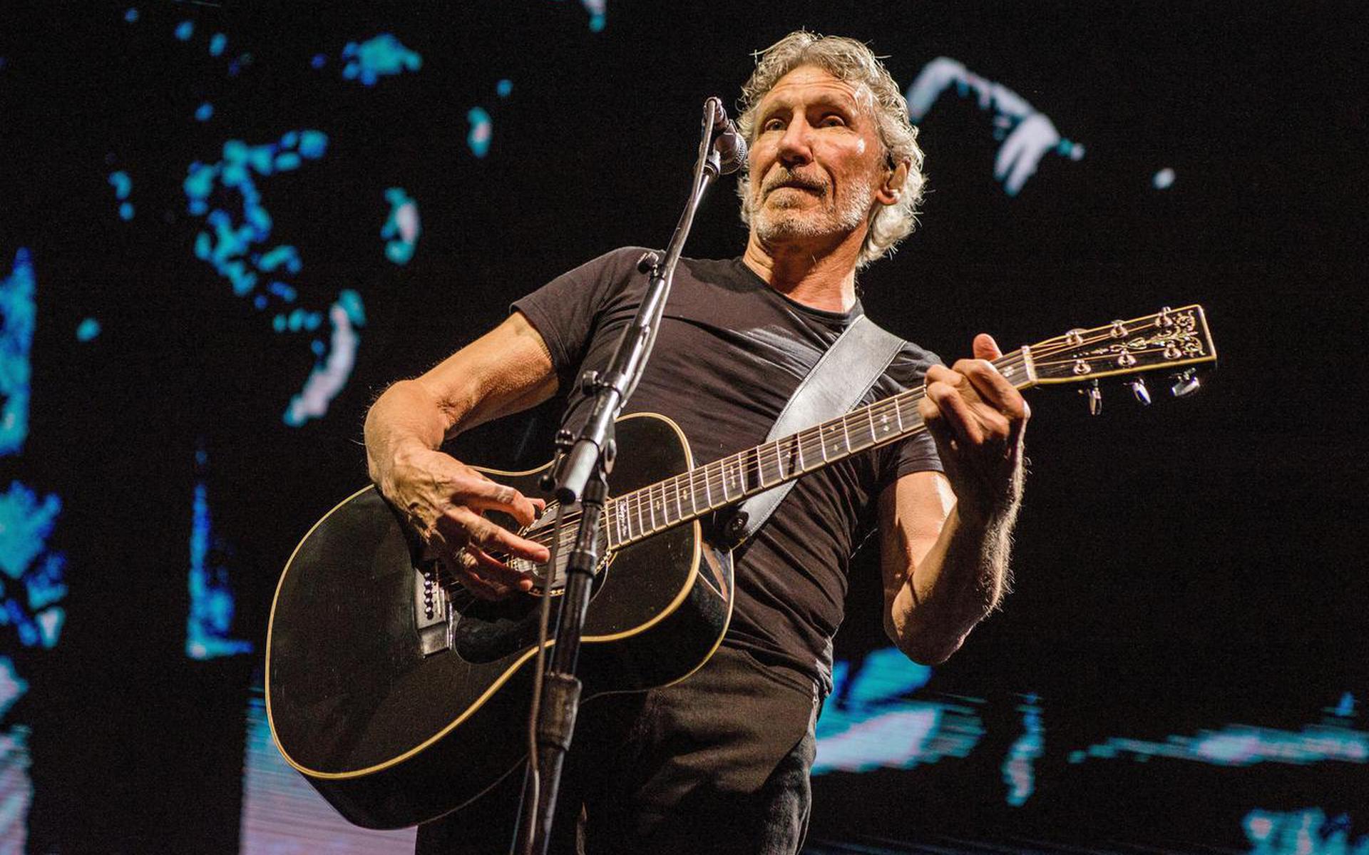 Zanger en bassist Roger Waters verliet Pink Floyd in 1985 en toert momenteel door Europa met zijn show This Is Not A Drill.