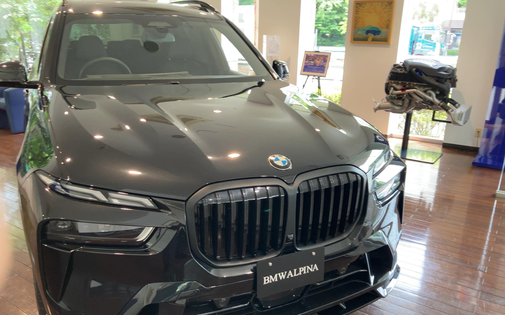 Deze Fremantle BMW Alpine XB7 van 240.000 euro is gespot in een showroom van een officiële dealer in Tokio. 