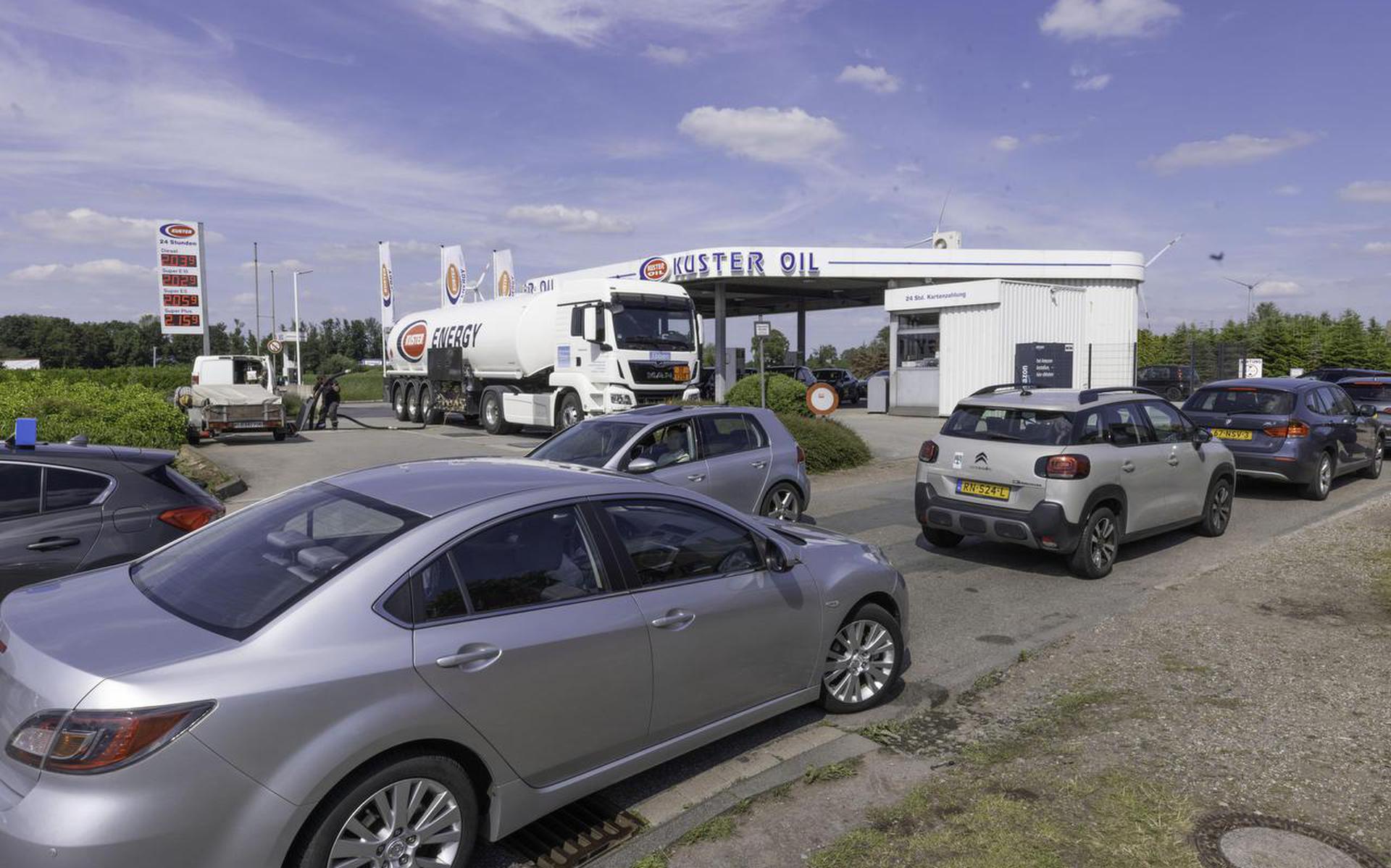 Benzineprijs In Duitsland Loopt Snel Op. Bij Coevorden Over De Grens Is ...