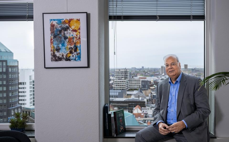 Rabin Baldewsingh wil dat mensen meer nadenken voordat ze iets roepen gebaseerd op hun onderbuik.