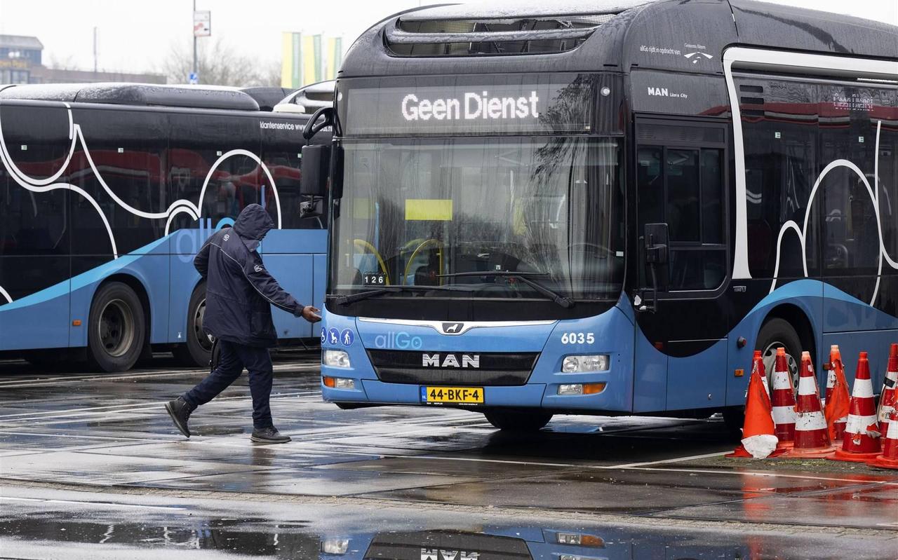Werkgevers streekvervoer willen gespreksleider als staken stopt Werkgevers streekvervoer willen gespreksleider als staken stopt