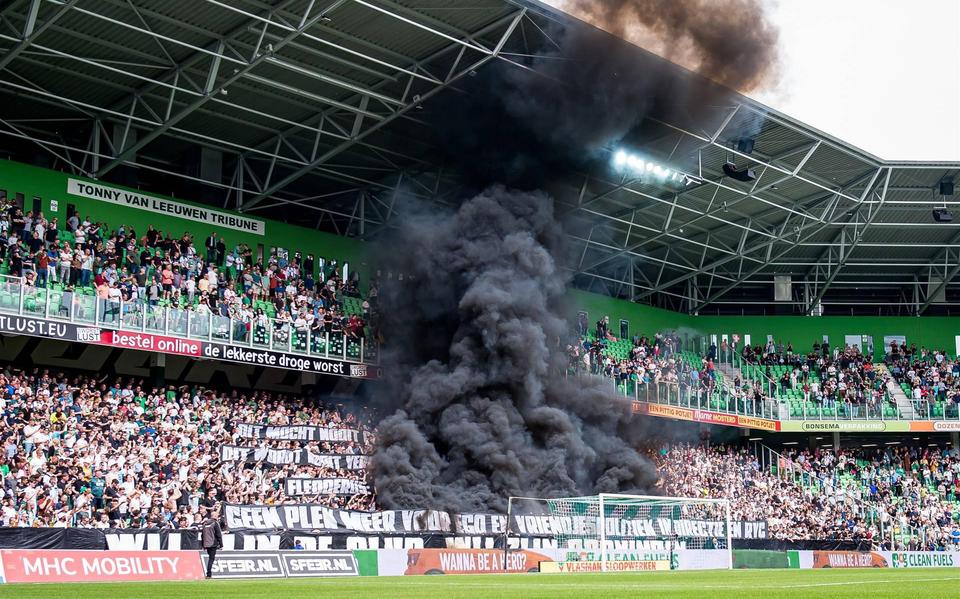 Rookbommen in de Euroborg.
