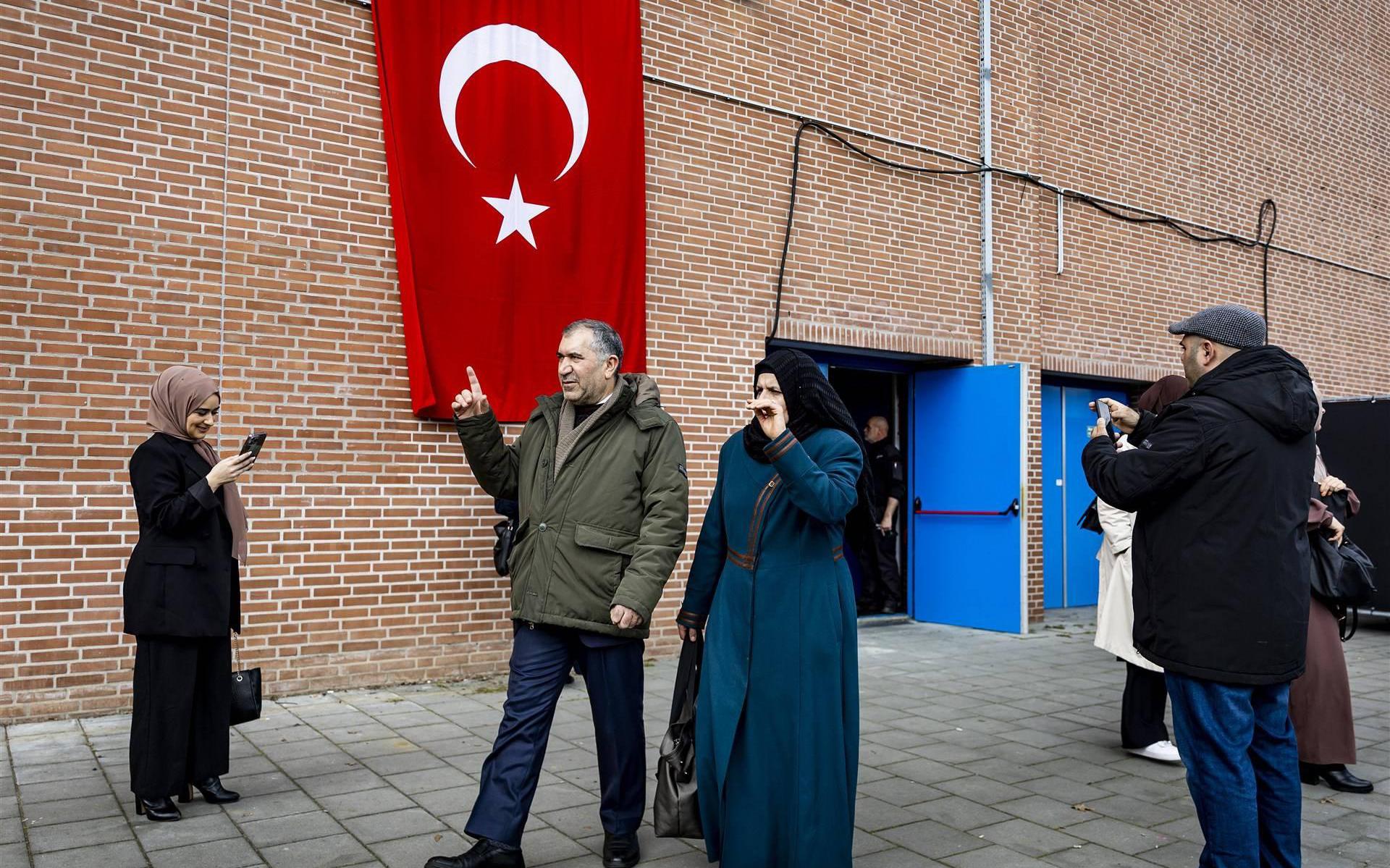 Turkse Nederlanders voor de tweede keer naar de stembus.