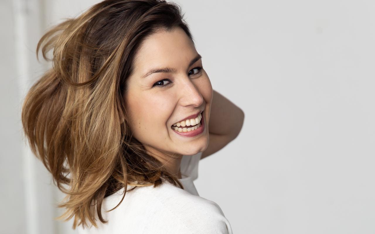 Amber Brantsen (30), nieuwslezer van het NOS Journaal, vindt het lastig om zich de Amber van elf, twaalf jaar geleden voor te stellen. Amber Brantsen (30), nieuwslezer van het NOS Journaal, vindt het lastig om zich de Amber van elf, twaalf jaar geleden voor te stellen.