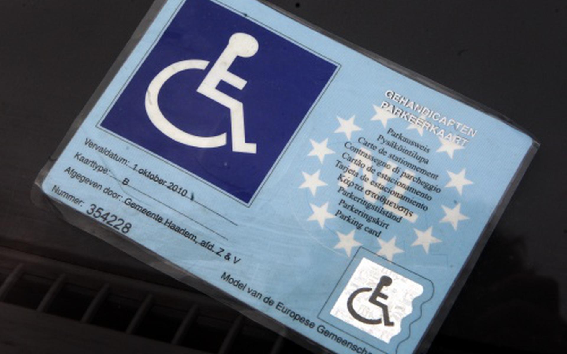 Een gehandicaptenparkeerkaart.
