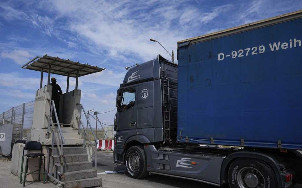 Via de grensovergang Kerem Shalom gaat er hulp van Israël naar Gaza.