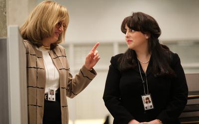 Sarah Paulson en Beanie Feldstein als Linda Tripp en Monica Lewinsky.