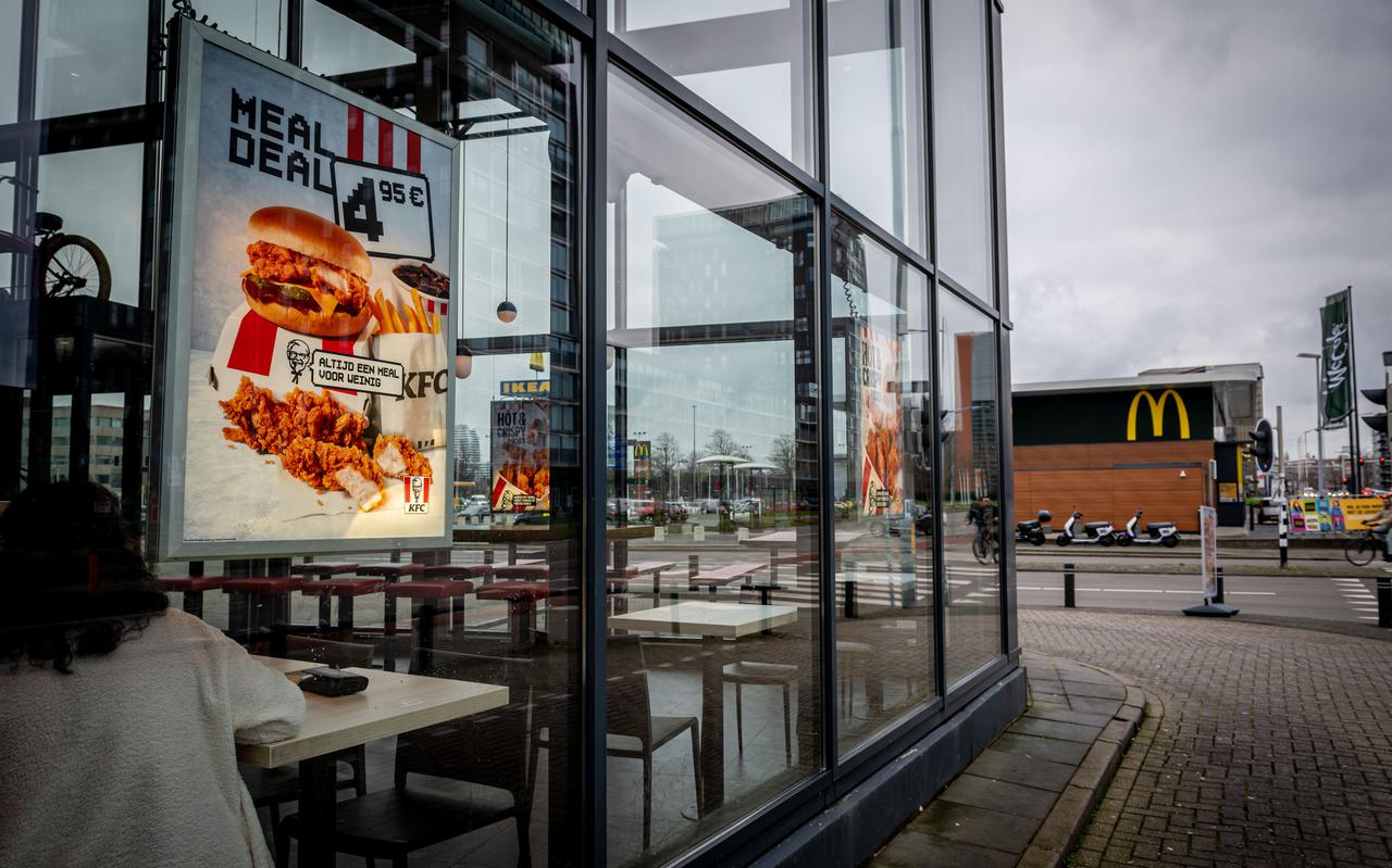 Op het Sontplein in Groningen zitten KFC en McDonald's naast elkaar.
