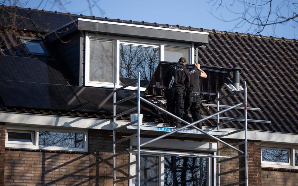 Zonnepanelen leveren een lagere besparing op dan voorheen en dat vertaalt zich in het maximale hypotheekbedrag bij duurzame huizen. 