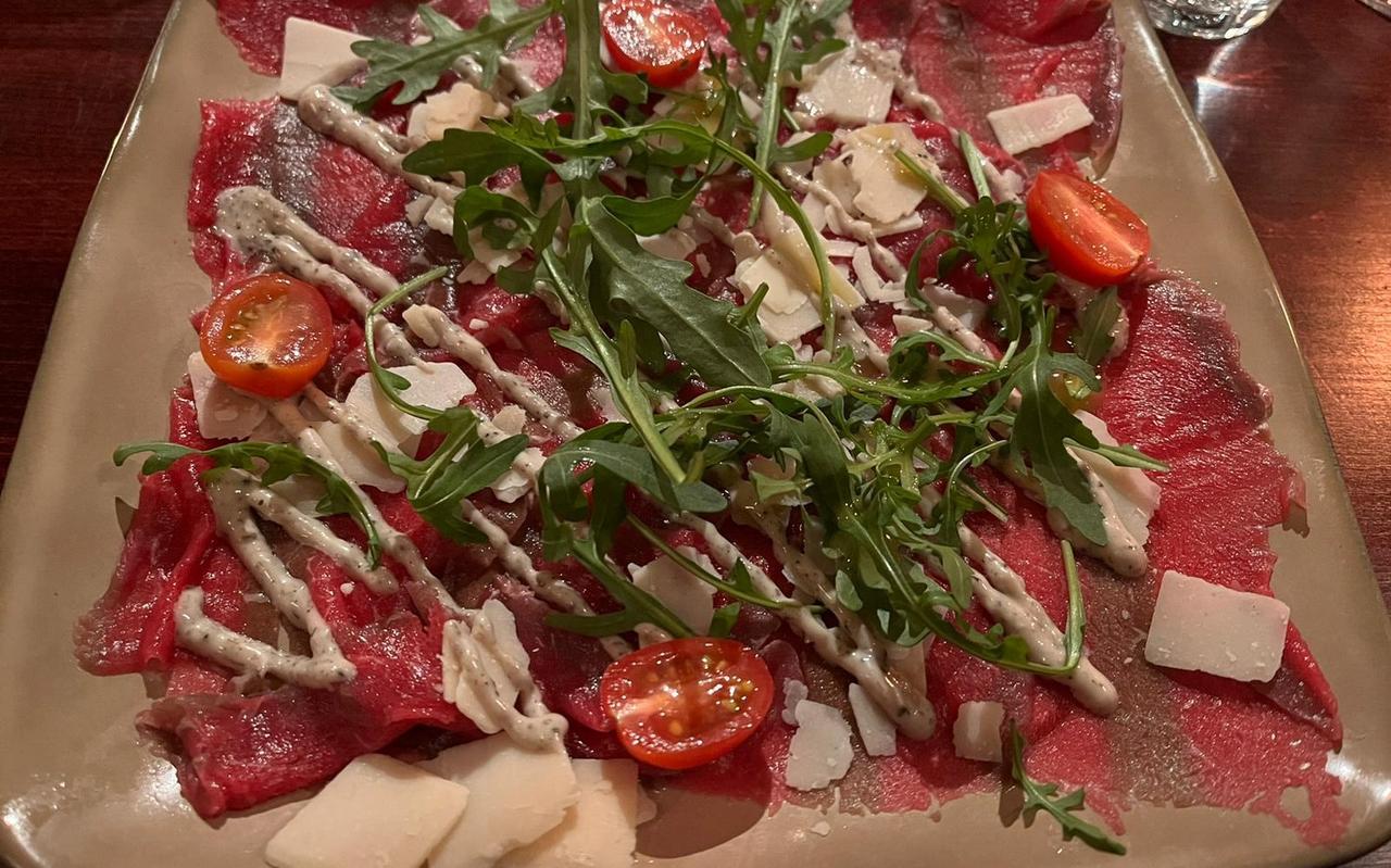 De rundercarpaccio met truffelmayonaise van Bij Boon.