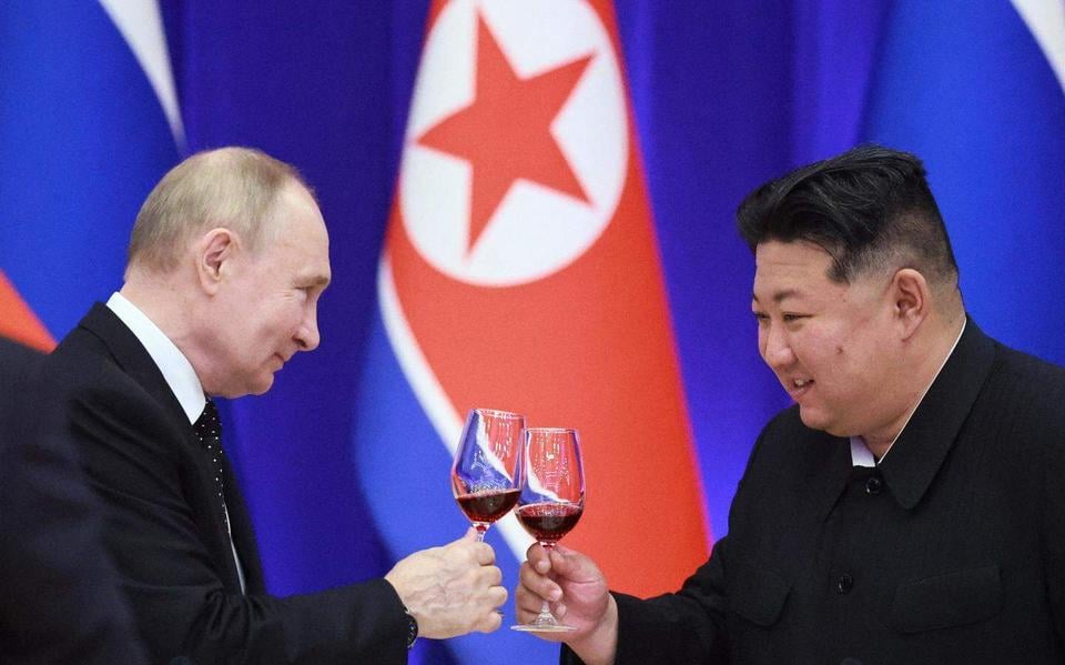 De Russische president Vladimir Poetin en de Noord-Koreaanse leider Kim Jong Un. 