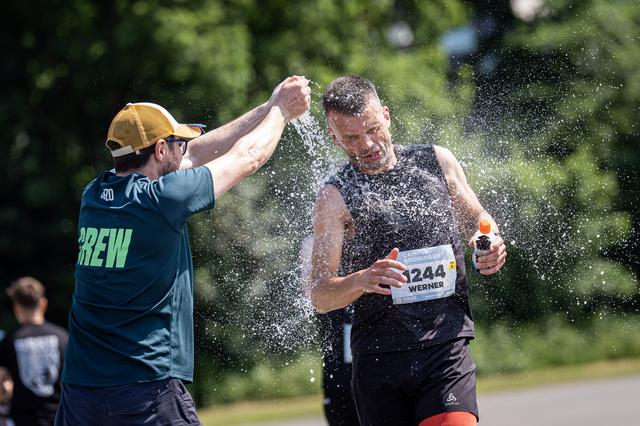 Veel lopers van marathon Groningen bevangen door hitte zonder extreem hoge temperatuur. Hoe kan dat?