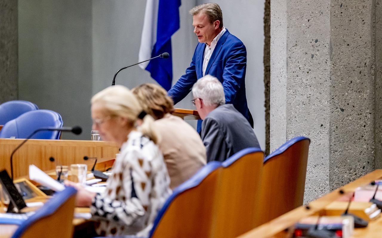 Pieter Omtzigt aan het woord tijdens het debat in de Tweede Kamer over de ontwikkeling van de koopkracht en stijgende energieprijzen. Op de voorgrond, van voor naar achteren: ministers Kaag (Financiën) en Van Gennip (Sociale Zaken en Werkgelegenheid) en staatssecretaris Marnix van Rij (Financiën) Pieter Omtzigt aan het woord tijdens het debat in de Tweede Kamer over de ontwikkeling van de koopkracht en stijgende energieprijzen. Op de voorgrond, van voor naar achteren: ministers Kaag (Financiën) en Van Gennip (Sociale Zaken en Werkgelegenheid) en staatssecretaris Marnix van Rij (Financiën)