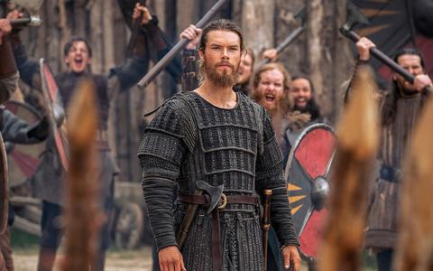 Sam Corlett als Leif Eriksson in 'Vikings: Valhalla'. De serie is toe aan een tweede seizoen.