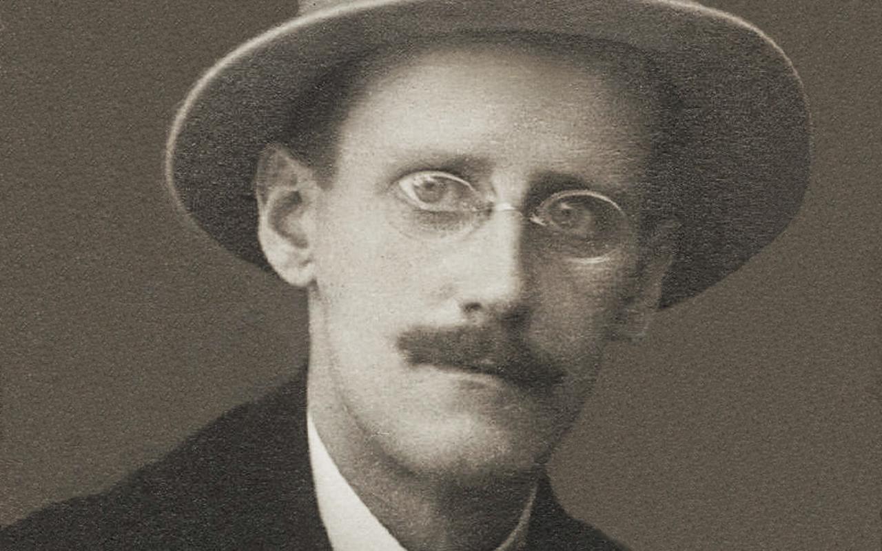 De Ierse schrijver James Joyce werd rond 1915 gefotografeerd door Alex Ehrenzweig.