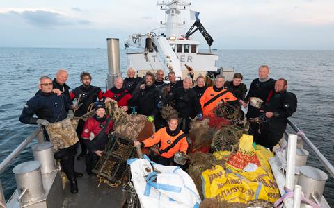 Vrijwillige duikers van Stichting Duik de Noordzee Schoon tijdens Clean UpXL