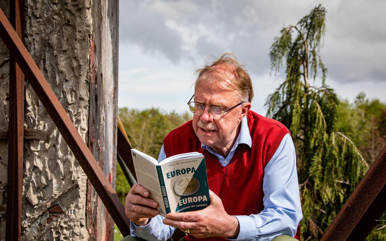 Filosoof Th. C.W. Oudemans schreef een boek met 'een heel nieuw perspectief op de grote vragen omtrent Europa, zijn identiteit en zijn toekomst'. Filosoof Th. C.W. Oudemans schreef een boek met 'een heel nieuw perspectief op de grote vragen omtrent Europa, zijn identiteit en zijn toekomst'.