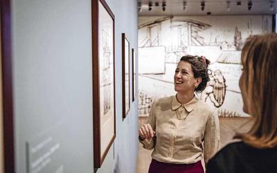 Conservator Fleur Roos Rosa de Carvalho van het Van Gogh Museum is dolblij met de nieuwe aanwinsten van Mary Cassatt.