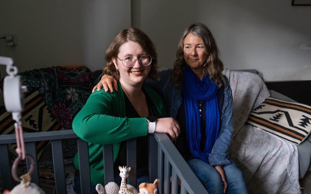 Myrthe en haar moeder Anna Maria de Jong. ,,Myrthe moet altijd uitleggen wat er met haar is.'' Myrthe en haar moeder Anna Maria de Jong. ,,Myrthe moet altijd uitleggen wat er met haar is.''