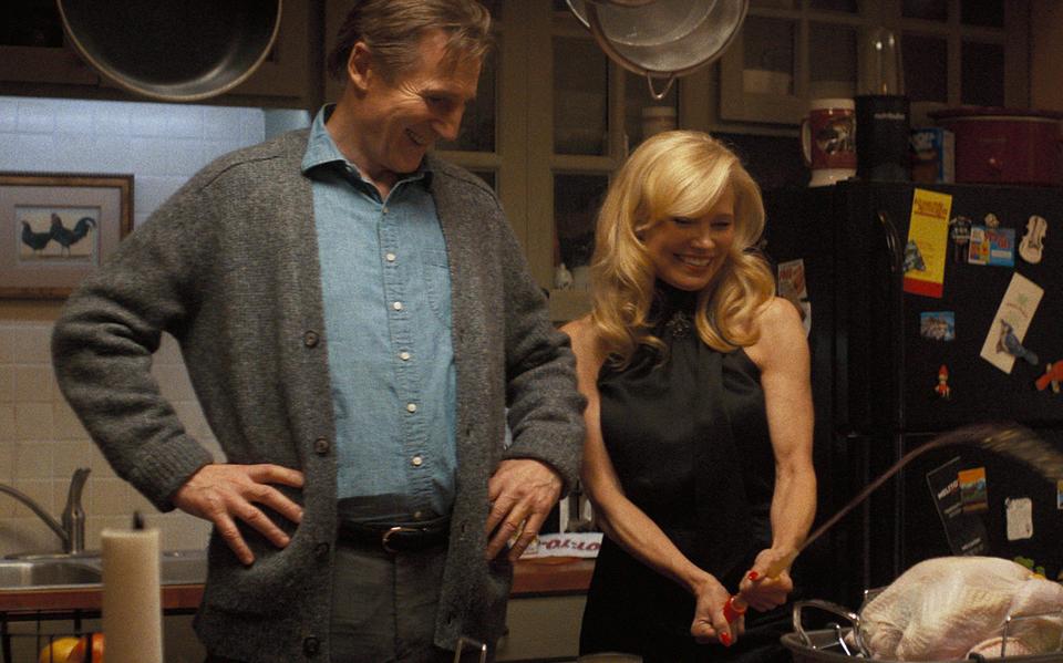 Liam Neeson en Pamela Anderson in 'The Naked Gun'.