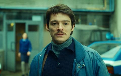 Tomas Zietek als politieagent Robert in de film Operation Hyacinth. 