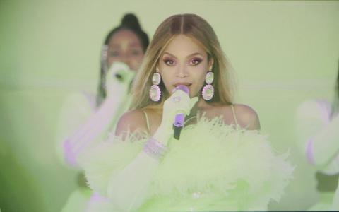 Beyoncé tijdens een optreden bij de Academy Awards op 27 maart 2022.