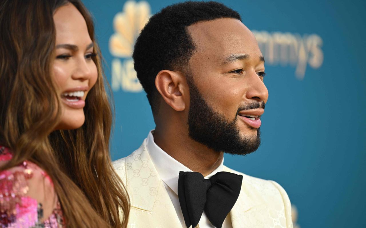 Chrissy Teigen en John Legend bij de uitreiking van de Emmy's, 12 september in Los Angeles. Chrissy Teigen en John Legend bij de uitreiking van de Emmy's, 12 september in Los Angeles.