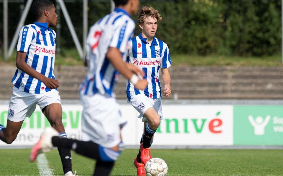 Tygo Land in het shirt van SC Heerenveen.