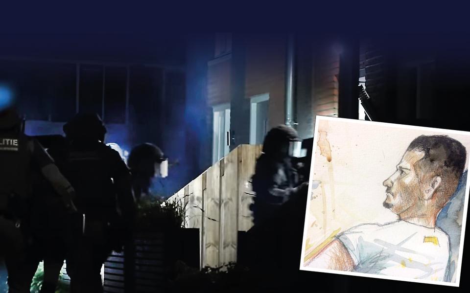 Een arrestatieteam blies de deur van de woning van H. in Meppel met een explosief open. Tekening bij rechtszaak in 2017.
