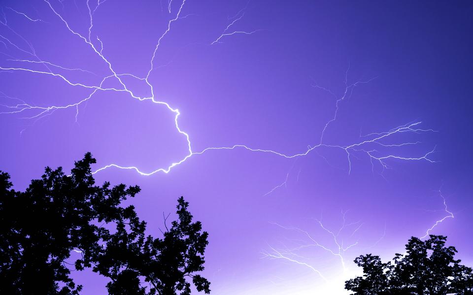 Tijdens de hondsdagen is het vaak drukkend warm en is de kans op zomerstormen en onweer het grootst.