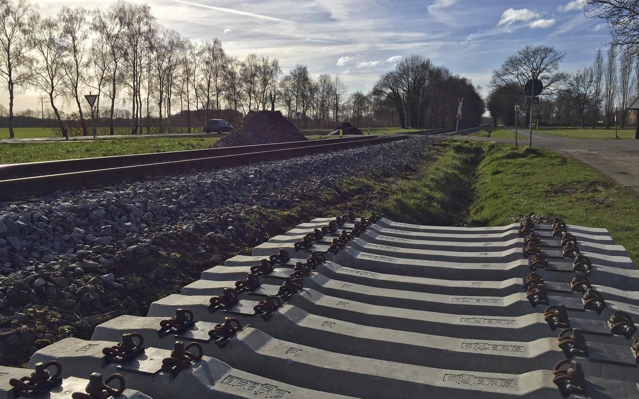 Net over de grens bij Coevorden is het spoor nu nog enkel geschikt voor goederenvervoer.