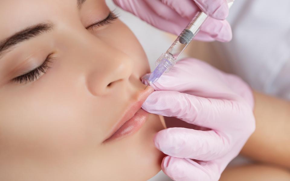 Een lipfiller? Dat is voor jongeren niet anders dan naar de kapper gaan. 
