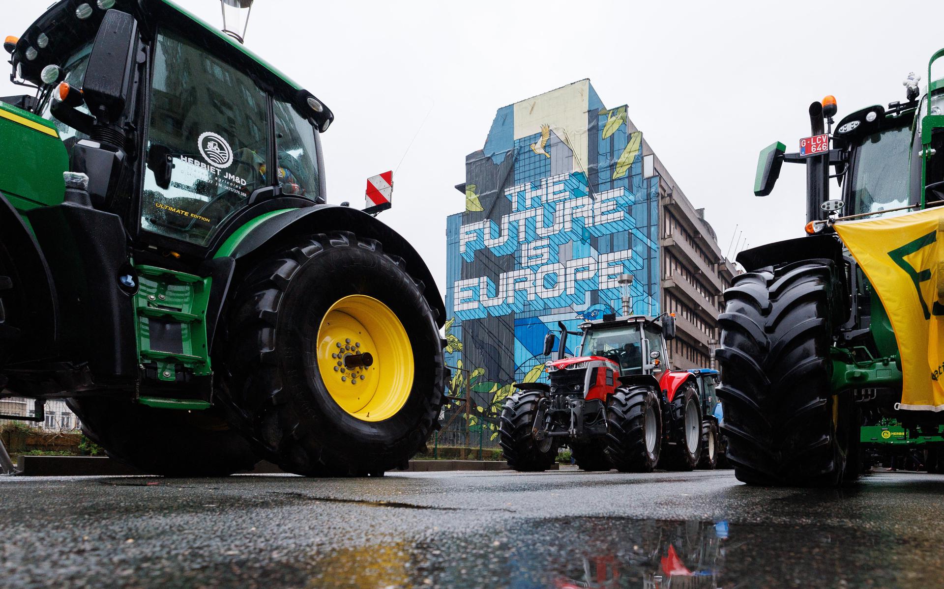 Bus Met Veertien Friese Boeren Naar Brussel Om Te Demonstreren Voor ...