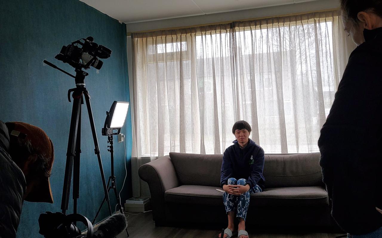 De BBC bezig met een documentaire over Wang Jingyu, een naar Nederland gevluchte Chinees die kritisch is over de regering in Peking