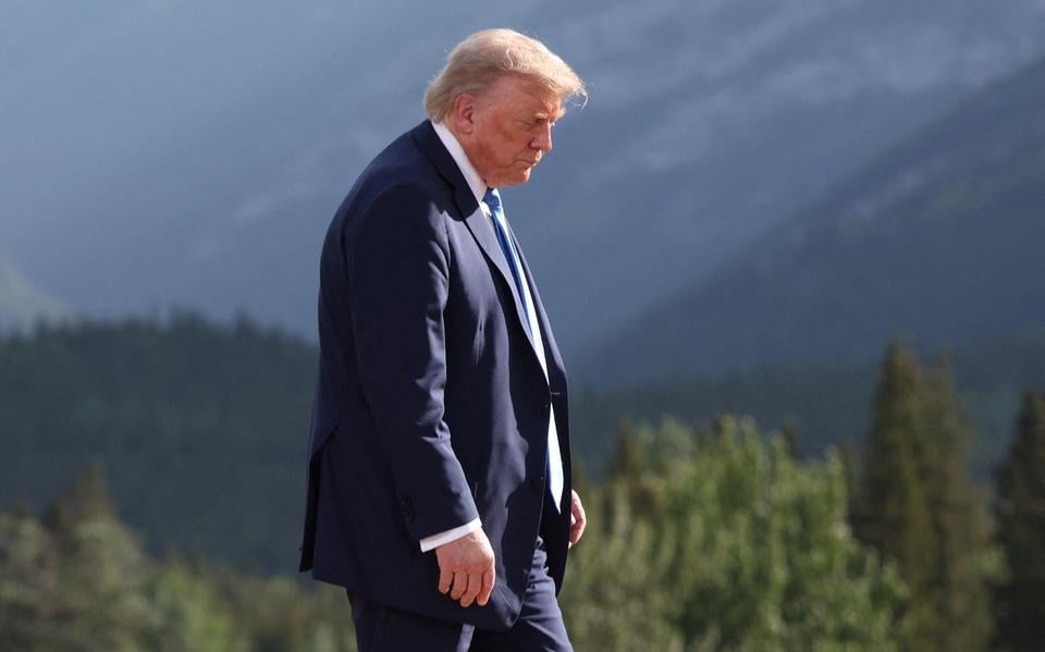 President Donald Trump tijdens een meeting in Alaska. 