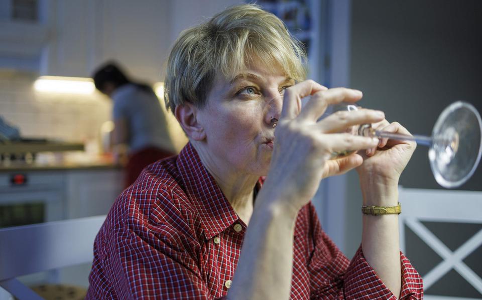 Alcohol zet de bloedvaten uit. 