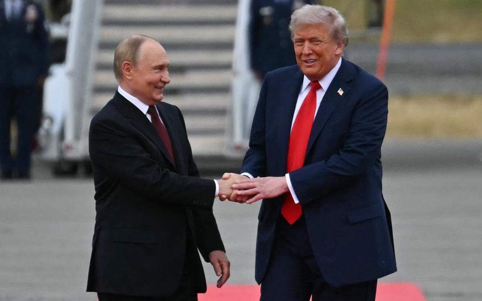 Trump aangekomen in Alaska voor top met Poetin.