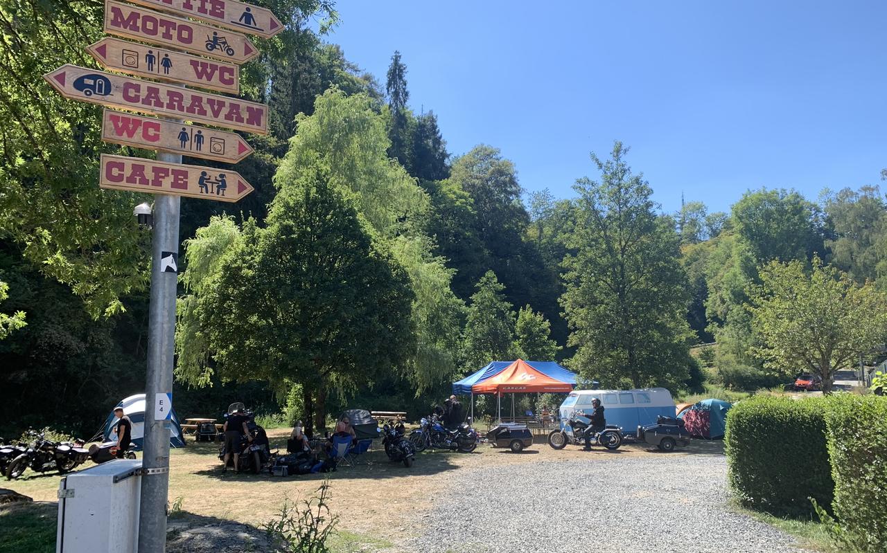 De camping in Heiderscheidergrund aan de oever van de rivier Sûre is een hotspot voor motorrijders. De camping in Heiderscheidergrund aan de oever van de rivier Sûre is een hotspot voor motorrijders.