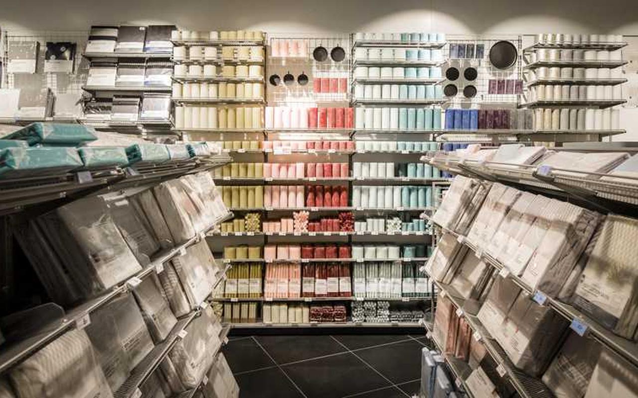 Wie kaarsen gaat kopen bij de Hema, kan momenteel op een leeg schap stuiten. Wie kaarsen gaat kopen bij de Hema, kan momenteel op een leeg schap stuiten.