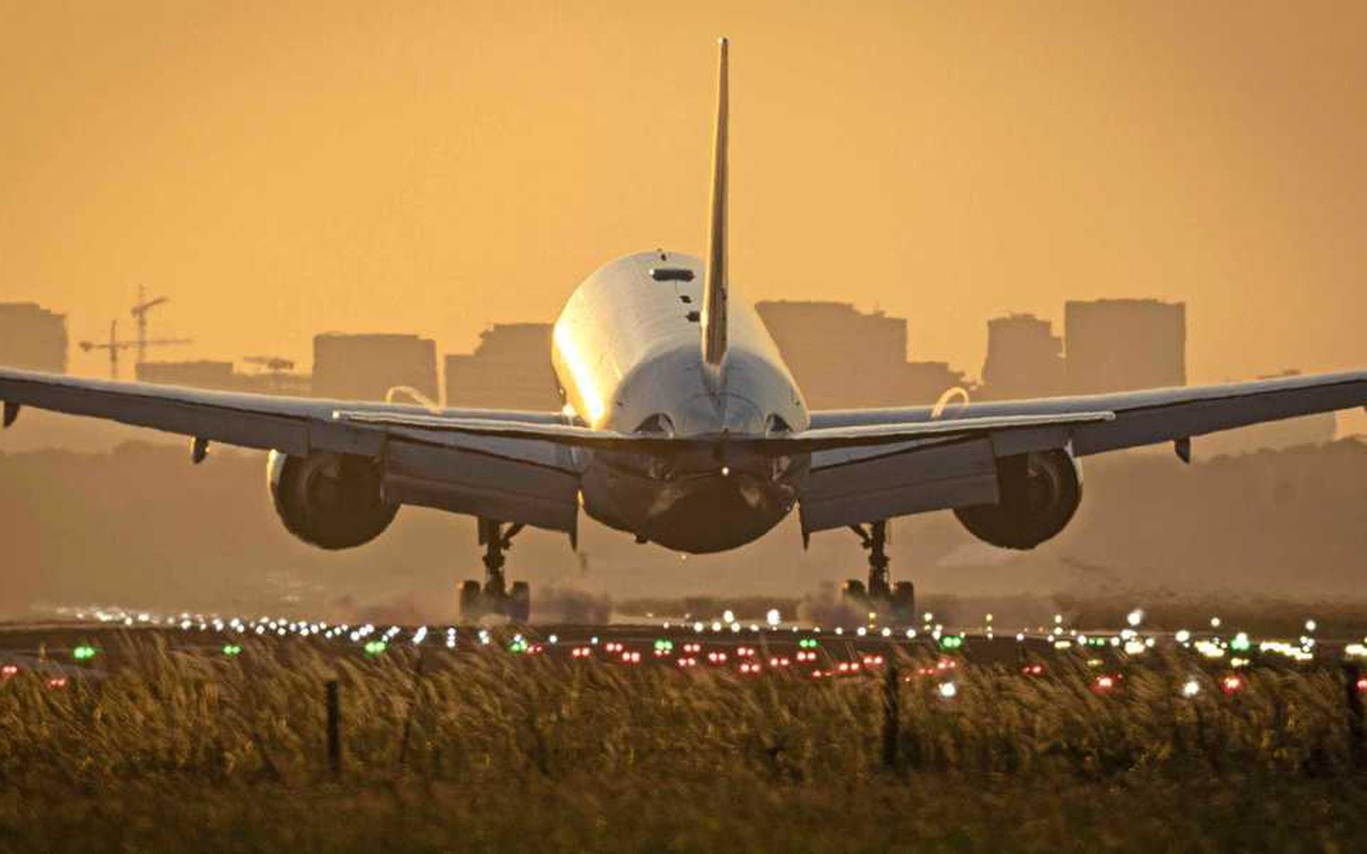 Ontzetting Om Krimp Schiphol. 'Het Kabinet Zou Het Kind Niet Met Het ...