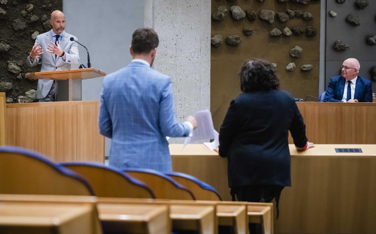 Tjeerd de Groot (D66), Derk Boswijk (CDA), Caroline van der Plas (BBB) en Henk Staghouwer, minister van Landbouw, Natuur en Voedselkwaliteit, tijdens het debat over het stikstofbeleid. Tjeerd de Groot (D66), Derk Boswijk (CDA), Caroline van der Plas (BBB) en Henk Staghouwer, minister van Landbouw, Natuur en Voedselkwaliteit, tijdens het debat over het stikstofbeleid.