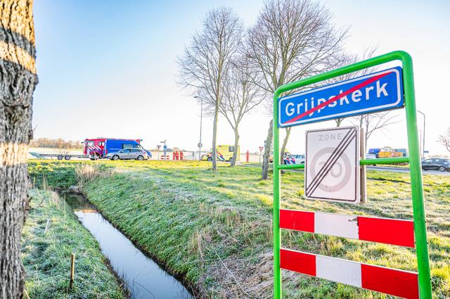 69-jarige man uit Oentsjerk overleden na ongeluk bij Grijpskerk. Mogelijk verloor vrachtwagen zijn l